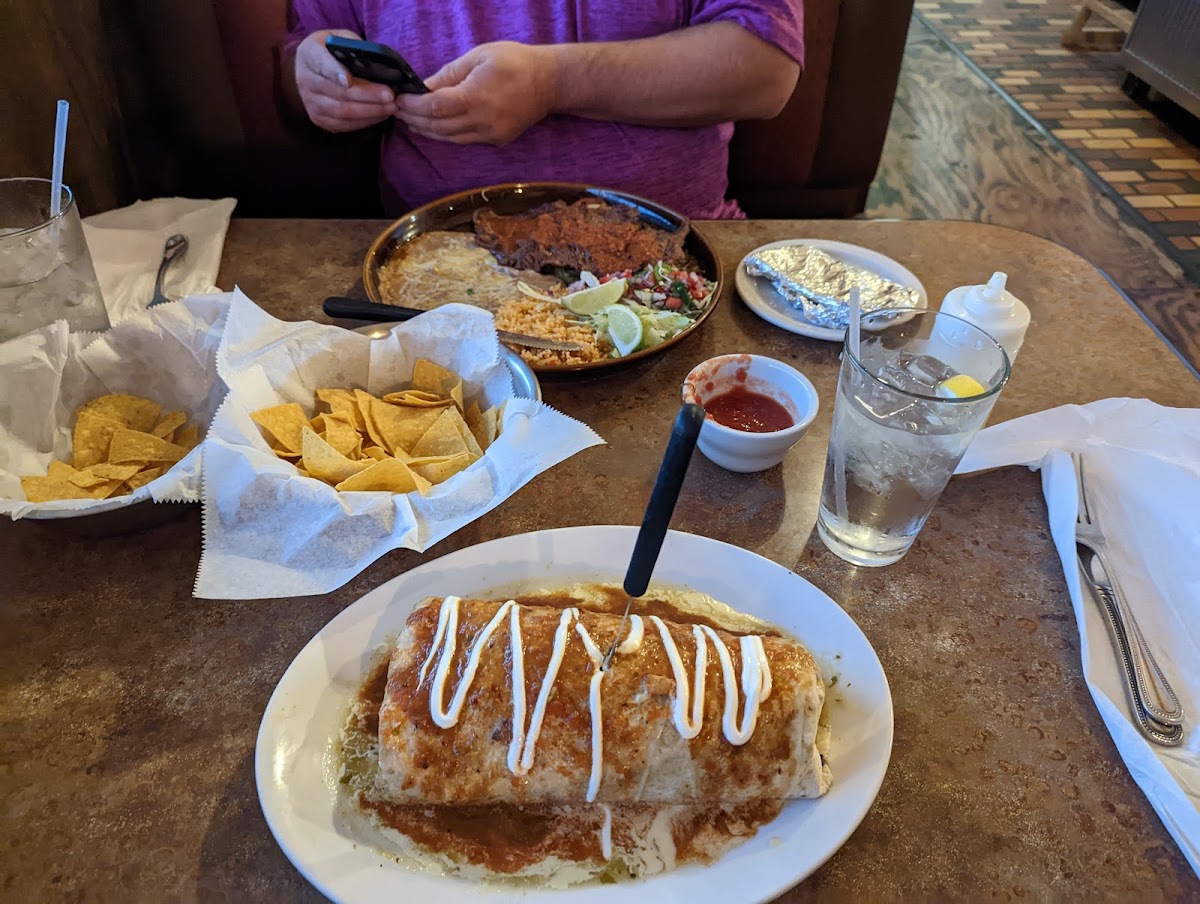 Los Pinos Mexican Restaurant-8